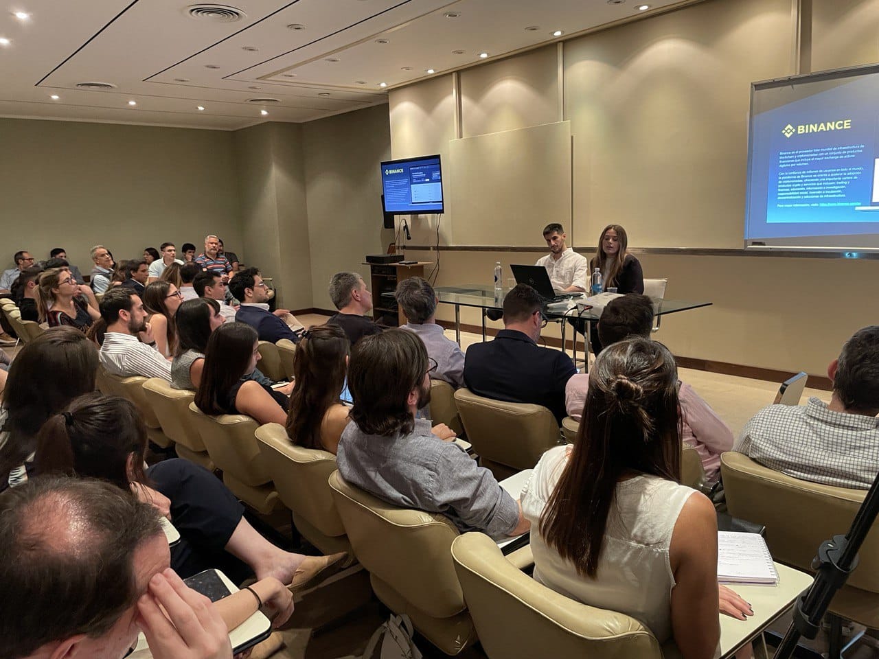 Durante la capacitación se presentaron los mecanismos que Binance ofrece para respaldar las investigaciones judiciales 