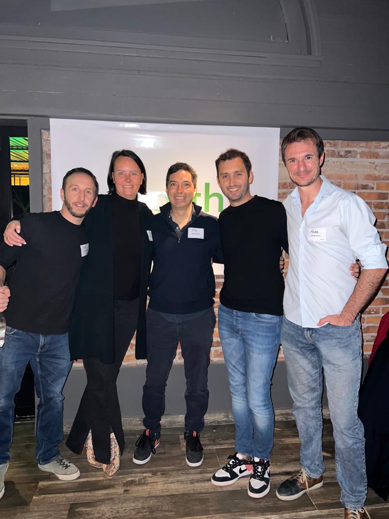 Manuel (cofounder), Patricia Jebsen (Speaker NV6), Gaby Miller ( cofounder), Matias Casoy (Speaker NV6) y Fede Ocampo (cofounder)
