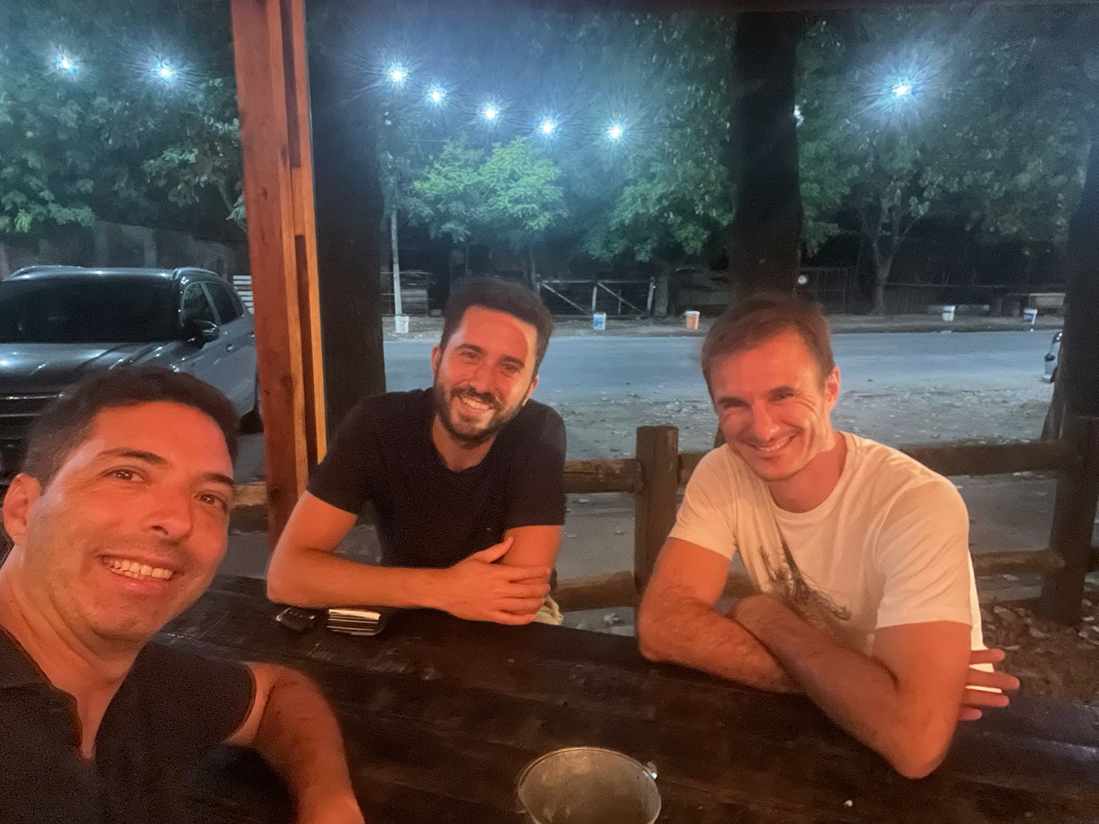 Gaby Miller (cofounder), Fer Caamaño (cofounder) y Fede Ocampo (cofounder) en el NV1, primer North Valley!