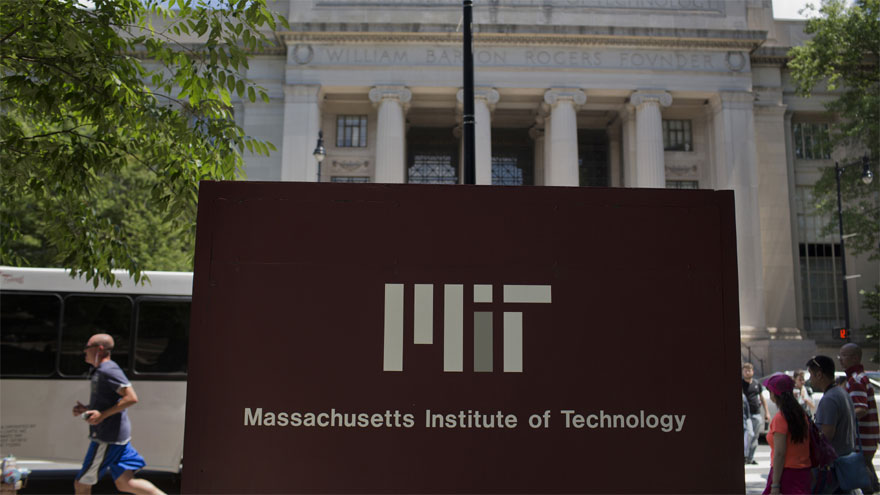 La perspectiva del MIT ofrece una visión más optimista y moderada sobre cómo la IA 