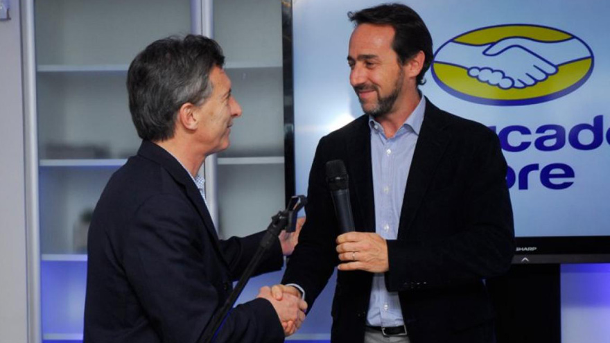 Galperín, ese amigo del alma: bancos y fintech, furiosos por ingreso de Mercado Libre en pago de planes sociales