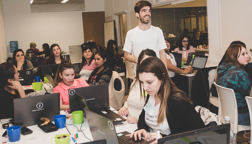 El futuro del trabajo: el Plan Azurduy capacita madres en nuevas tecnología