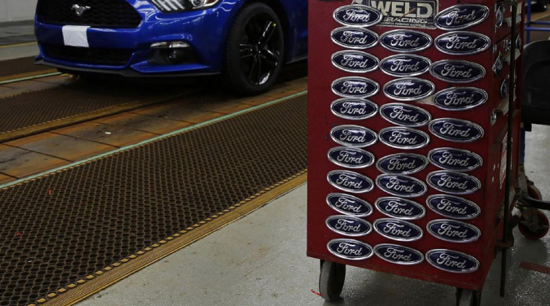Varias chapas de Ford