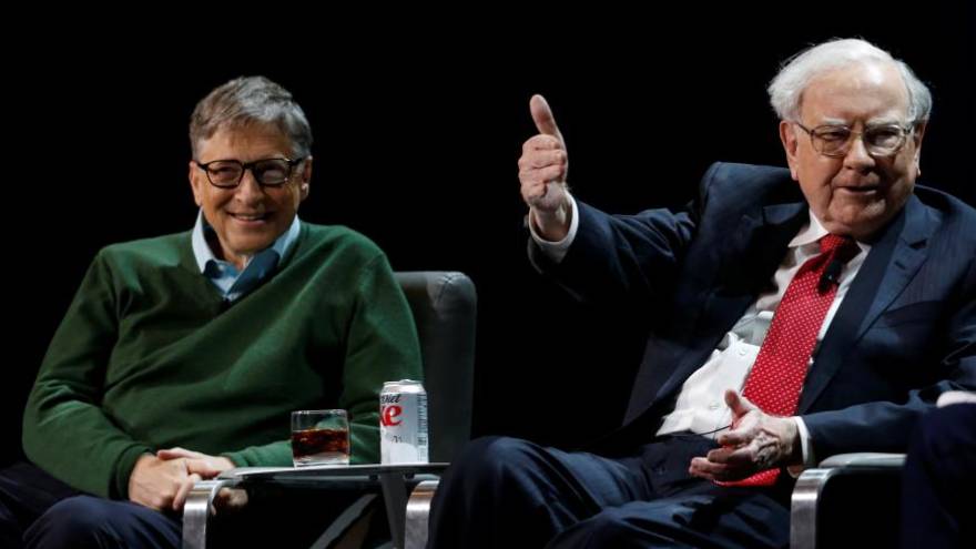 Personajes como Buffett o Gates, se manejan extremadamente bien a fin de administrar su tiempo y concentrarse en esa