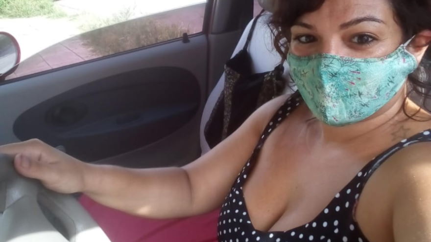 Solange Barroso inició un emprendimiento de viajes de remis por WhatsApp y cuando inició el registro de marca la app estadounidense la denunció