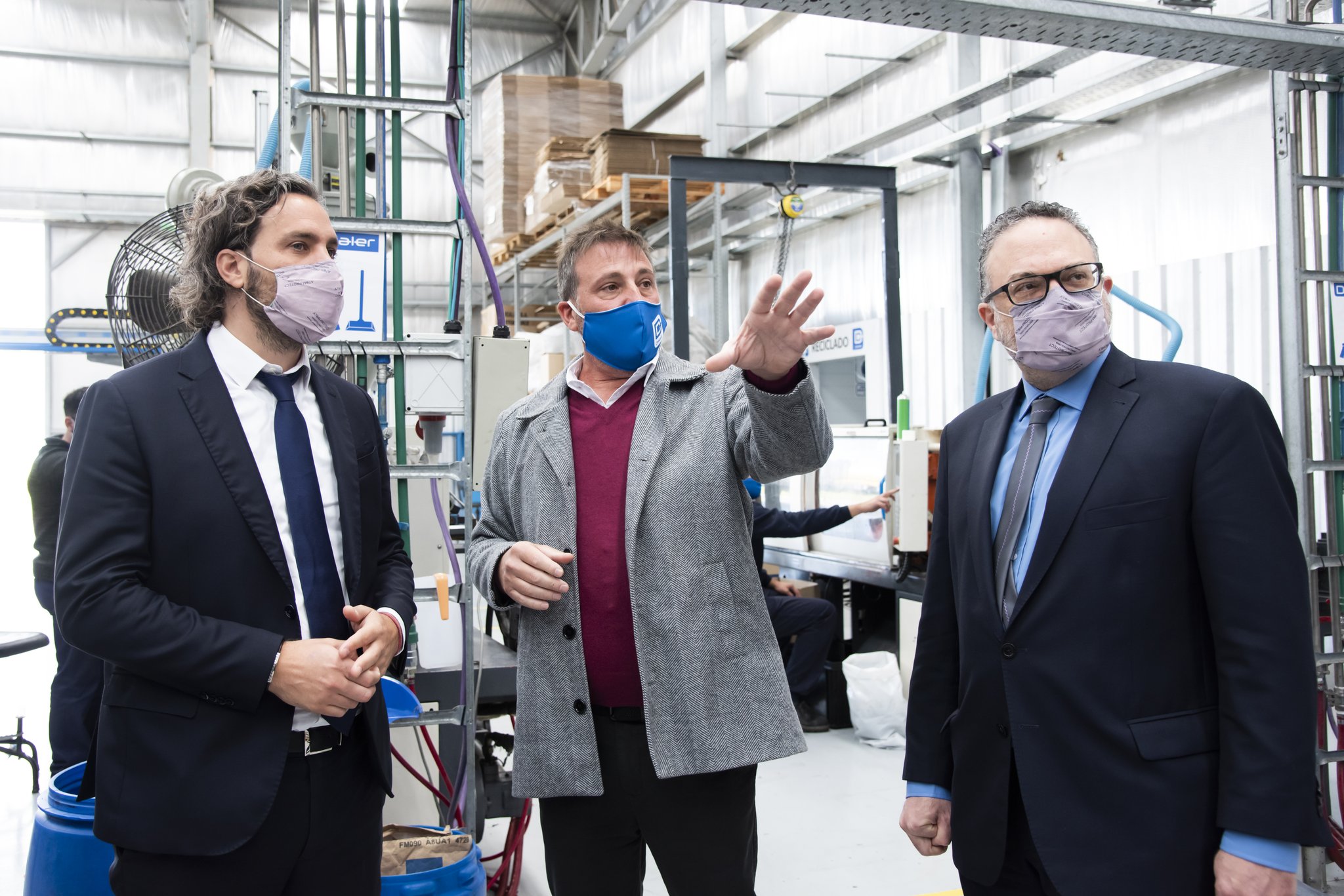 Cafier y Kulfas reunidos con Matías Luchelli, CEO de Dealer S.A.
