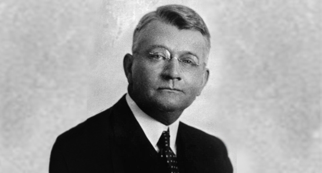 Nelson Elliot, economista ideológo de la Teoría de las Ondas de Elliot