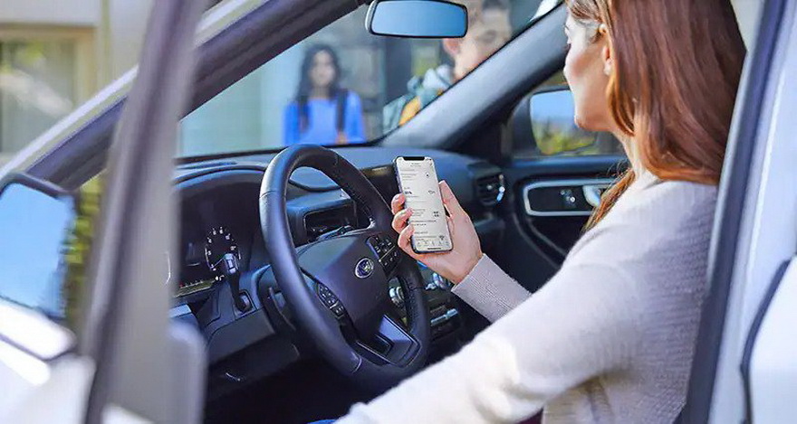 De esta manera SecuriAlert de Ford advierte al propietario del coche el momento en que la alarma del coche eléctrico se activa