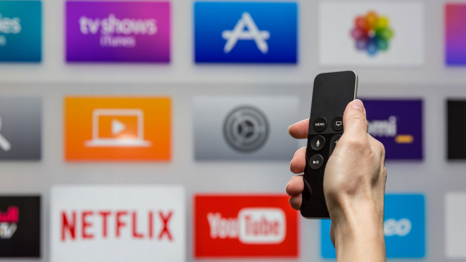 Hay plataformas que suelen lanzar sus series completas de una vez: tratá de contenerte y ver uno por día