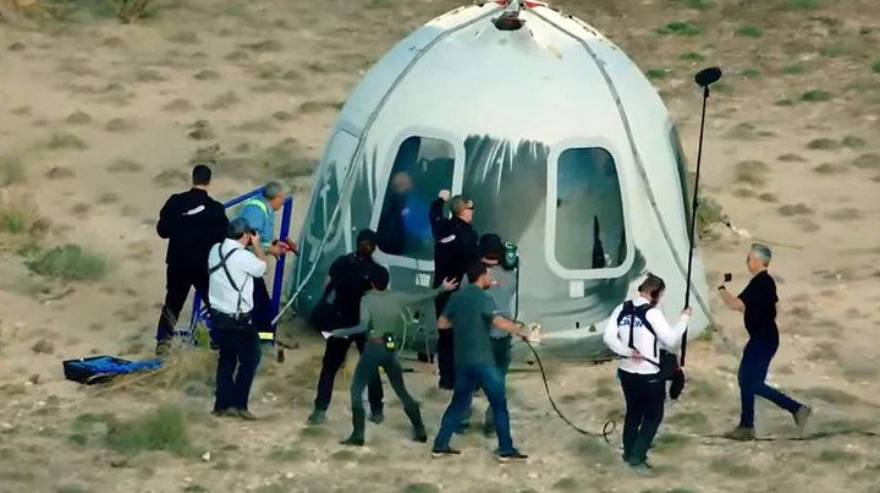 La cápsula aterrizó sin problemas minutos después de haber llegado al espacio