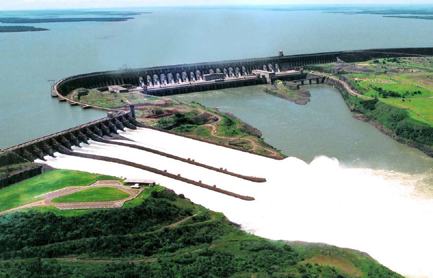 La central hidroeléctrica de Itaipú podría convertirse en la principal generadora de energía para los mineros de Bitcoin en Paraguay