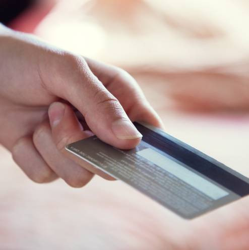 El fin de las tarjetas de crédito tal como las conocemos: se despiden de este invento de la CIA