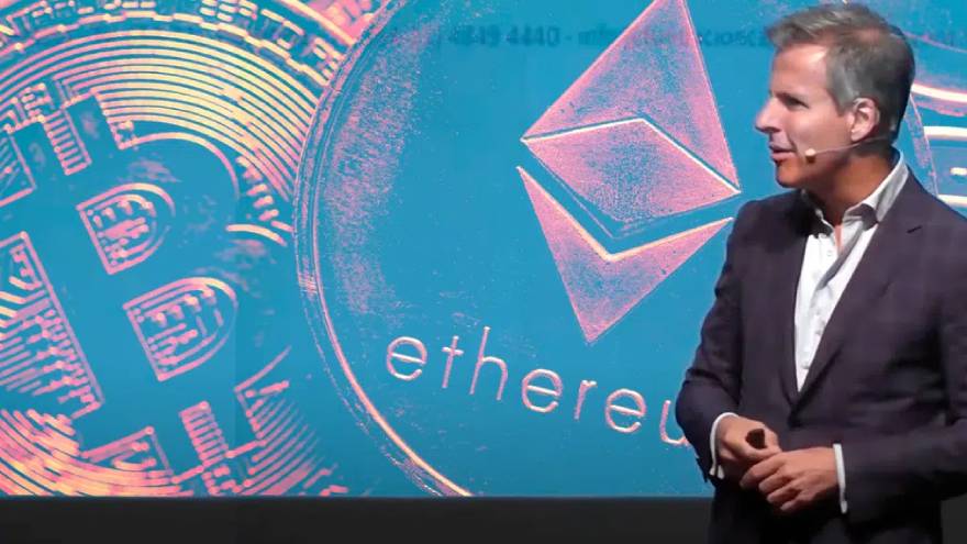 Every time Redrado talks about cryptocurrencies he raises criticism from bitcoiners