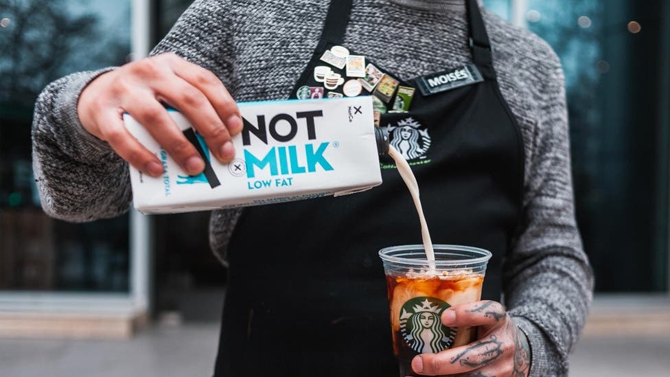 Notco y Starbucks firmaron un acuerdo para ofrecer productos