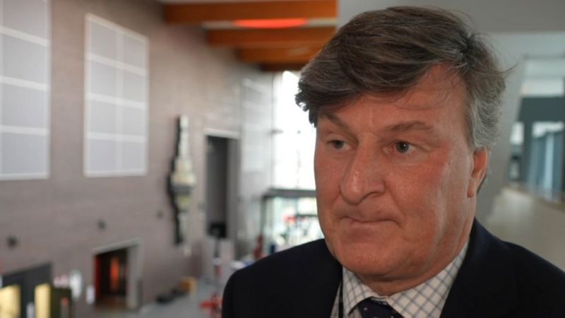 om Quinn, director ejecutivo de la organización educativa Frank Field Education Trust, dice que están trabjando con los padres de los niños que han publicado videos ofensivos para que entiendan la gravedad del problema