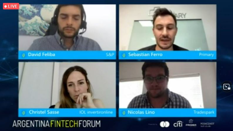 Nicolás Lino (CEO de Tradesoark), Sebastián Ferro (CEO de Primary) y Christel Sasse (CEO de InvertirOnline), con la moderación de David Feliba (S&P Global Market Intelligence).