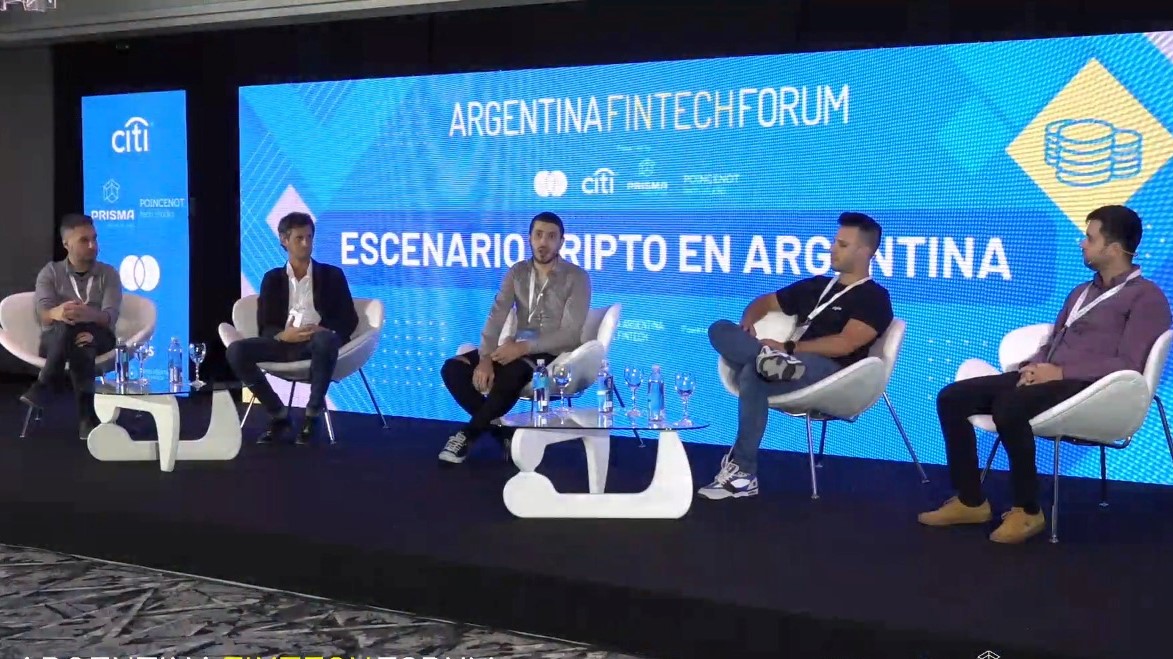 Los panelistas de la conferencia