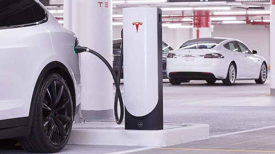 Tesla confirmó que instaló más de 100 nuevos supercargadores en un solo día