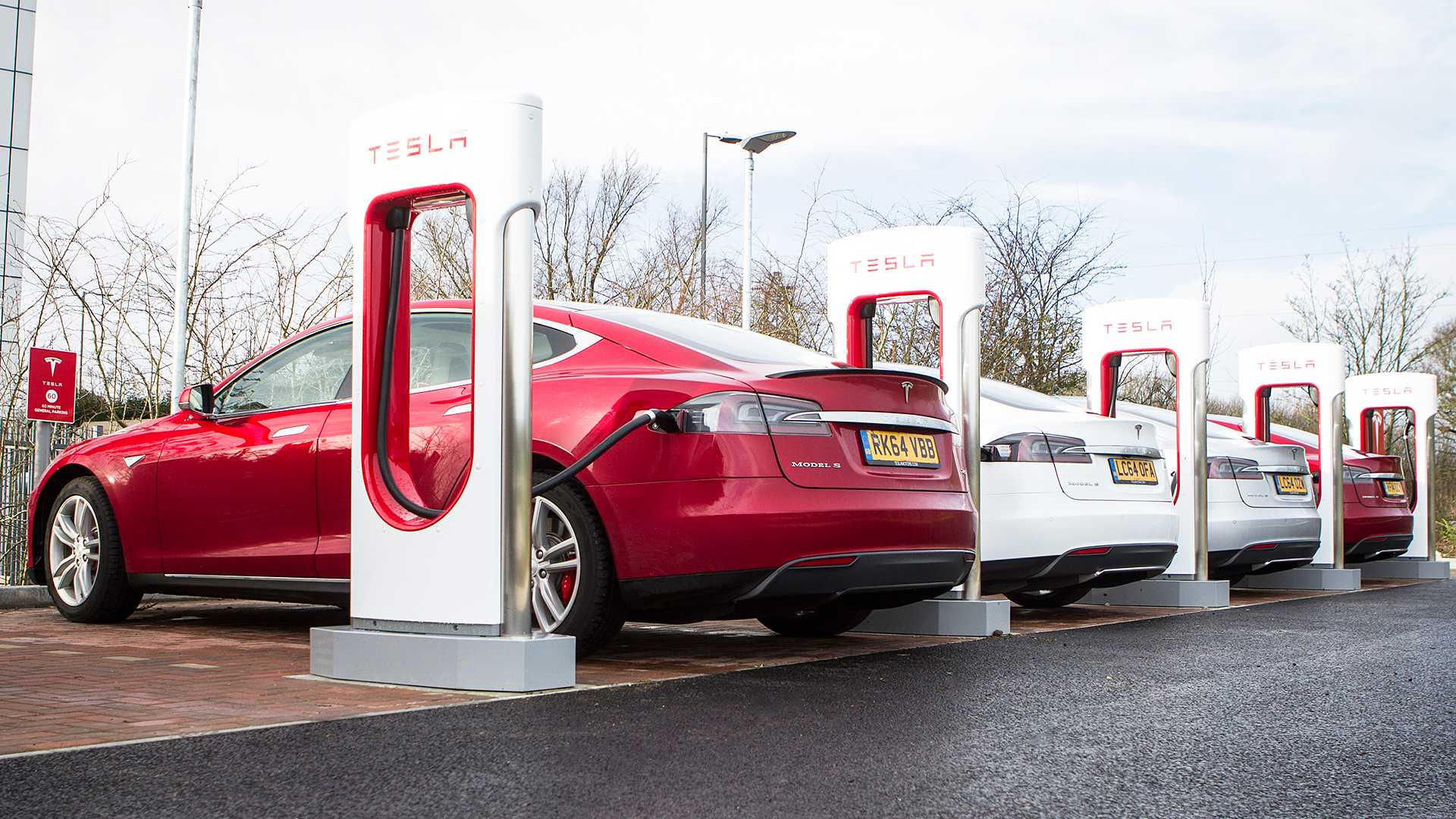 Se tratan de los supercargadores v3, que generan una potencia máxima de hasta 250 kW con capacidad dotable de hasta unos 120 km de autonomía