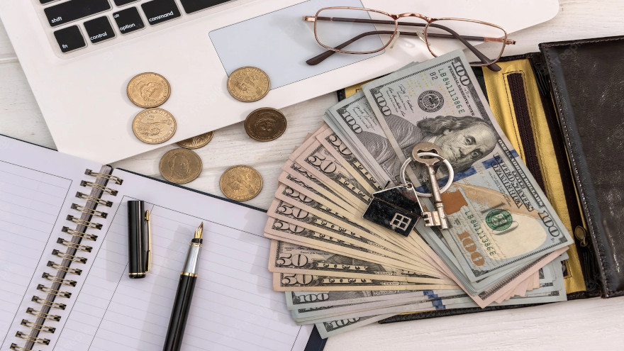 Los contratos podrán pactarse de manera libre