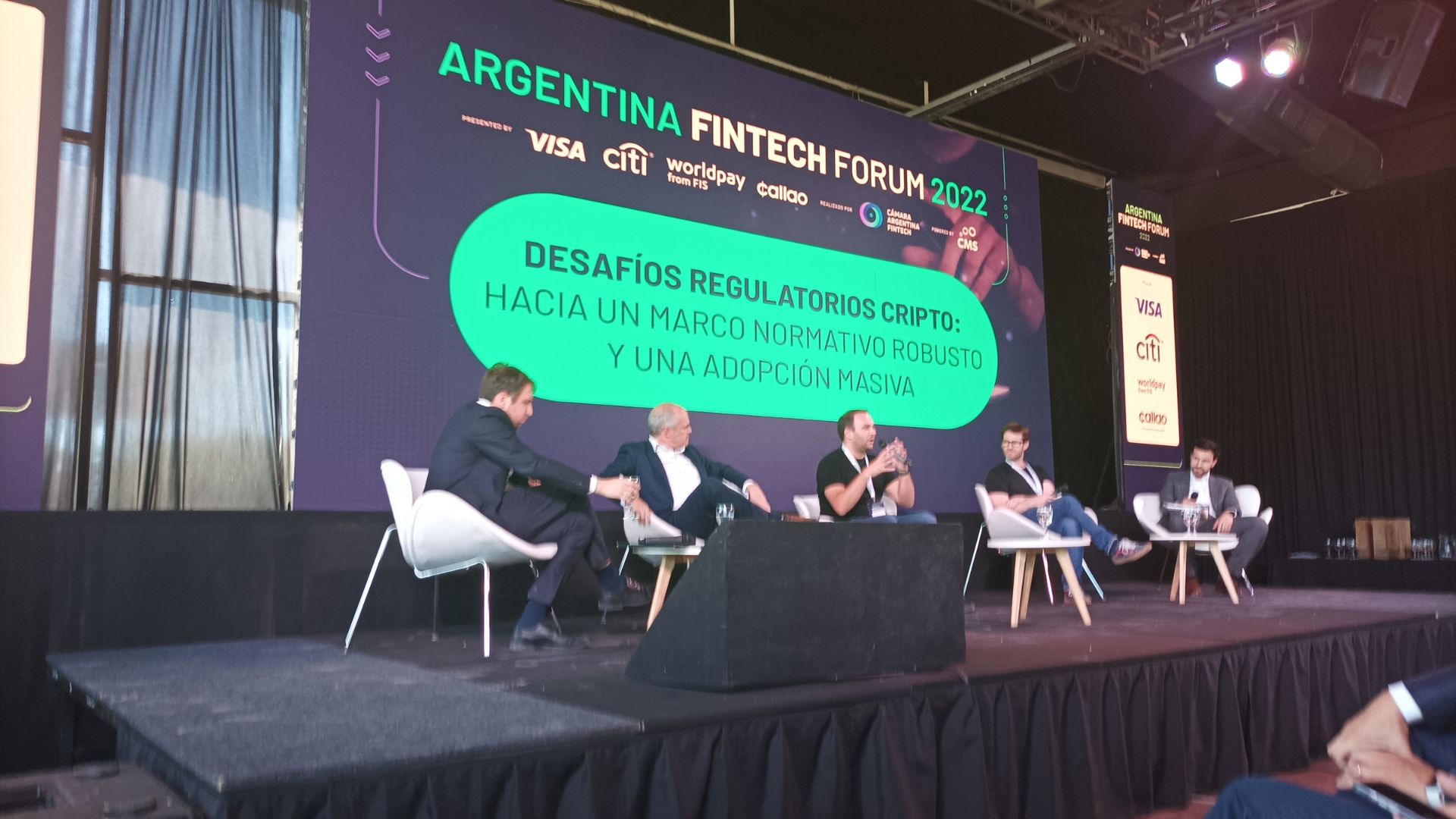 Analistas coincidieron en la necesidad de establecer una regulación cripto robusta