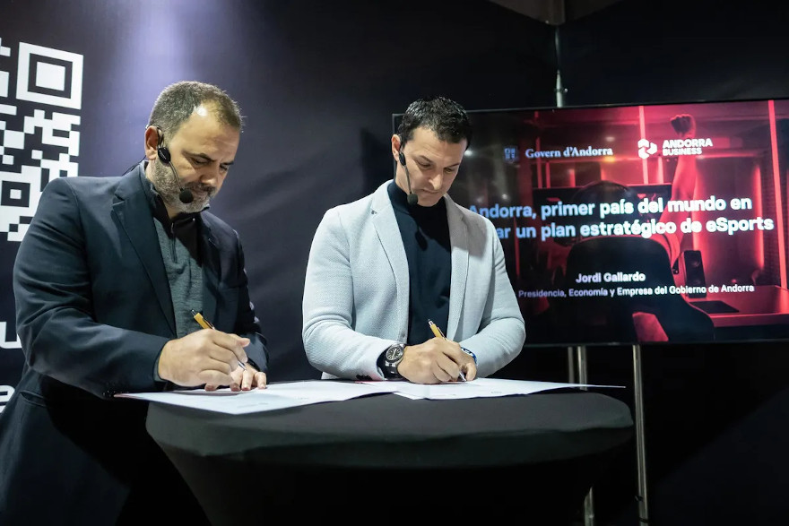 CEO de Encom Games, Arturo Castelló, y el ministro de Presidencia, Economía y Empresa del Gobierno de Andorra, Jordi Gallardo