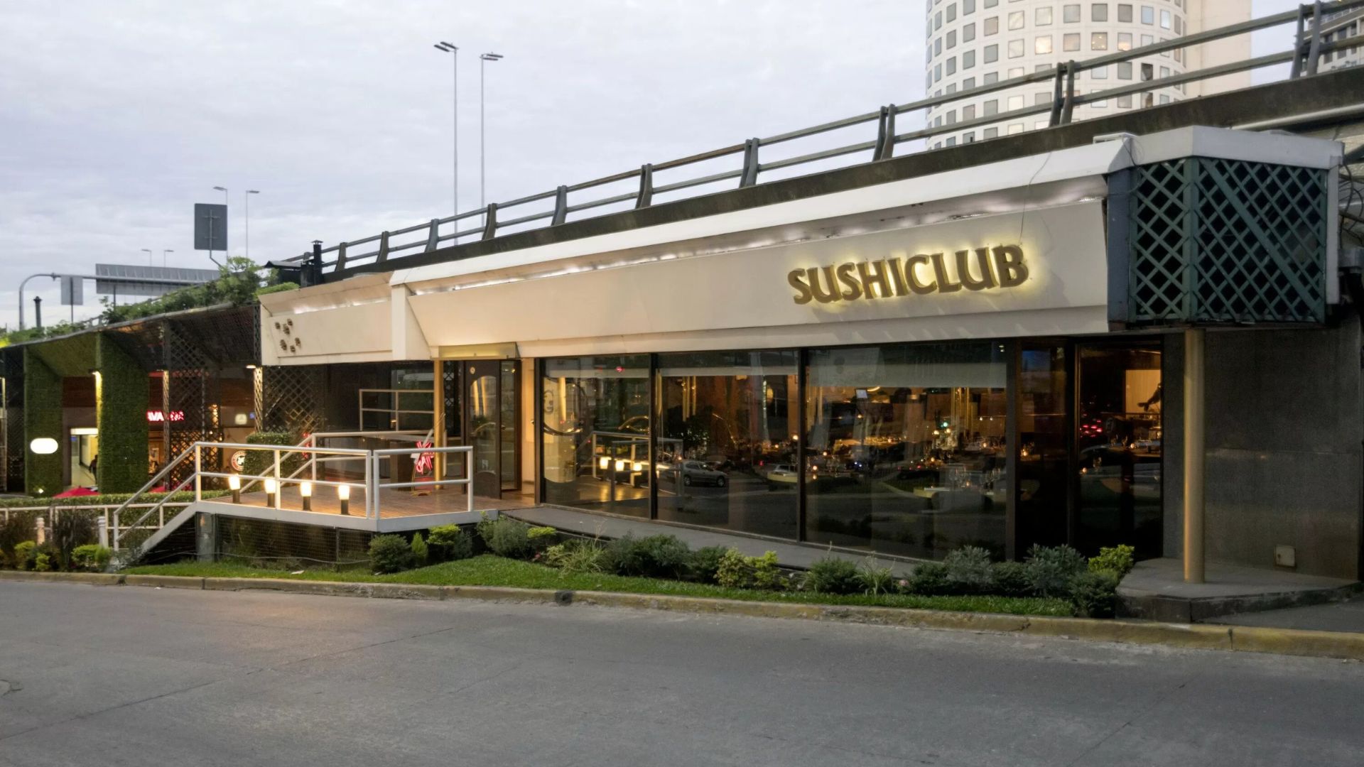 La franquicia de Sushiclub requiere tener un local en una calle comercial y el terreno puede rondar entre los 65m2 y los 150m2