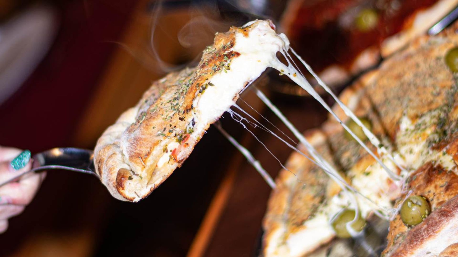 La pizza de La Guitarrita se caracteriza por ser a la piedra y hecha en hornos a leña