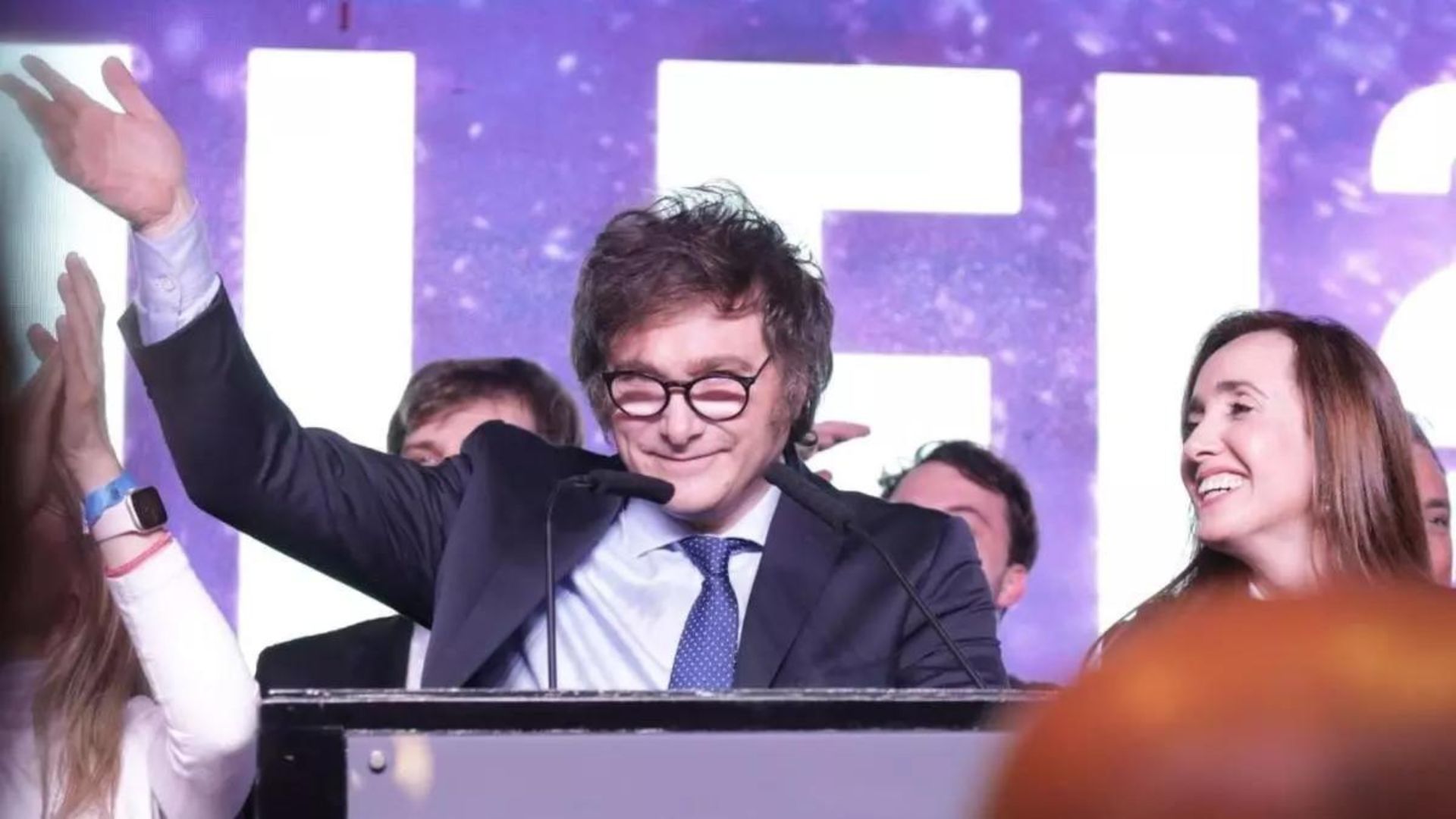 Milei planea dolarizar la e