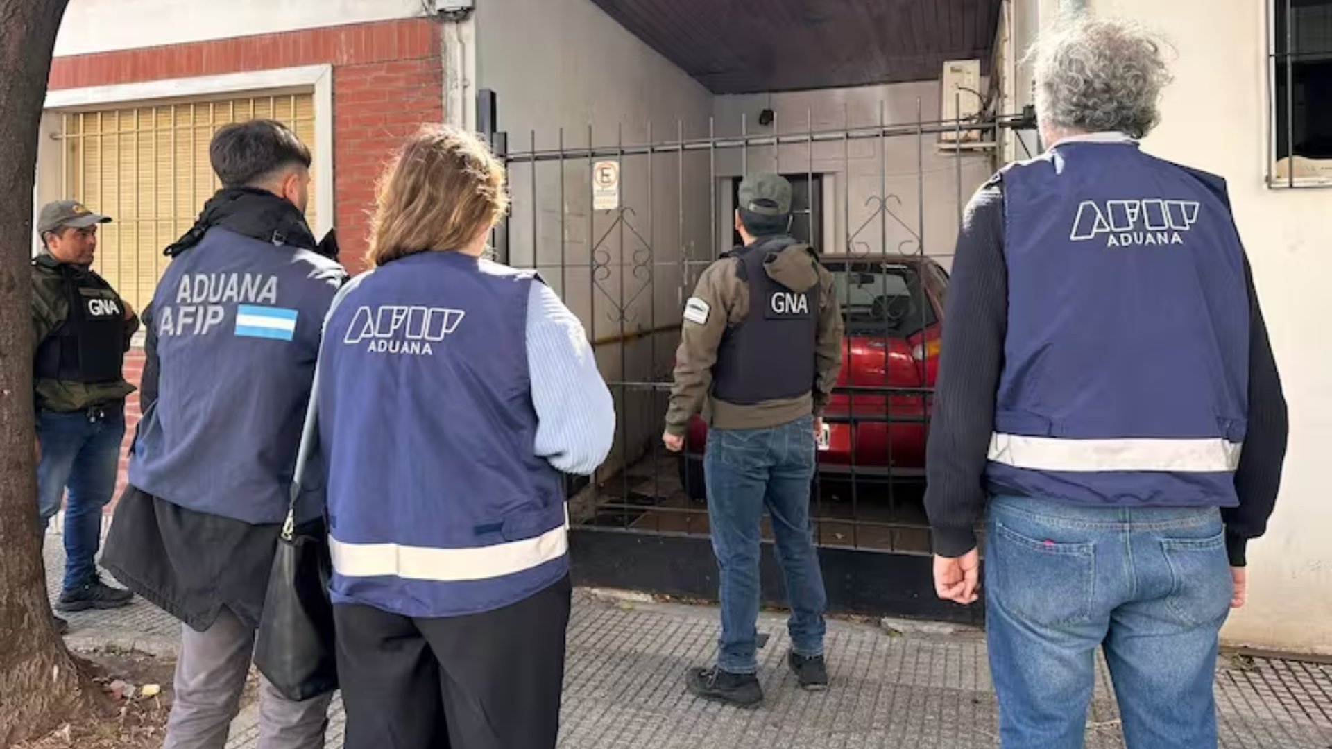 la Aduana Allanamiento de la Aduana a los supuestos dueños de la compañía Academiland LLC