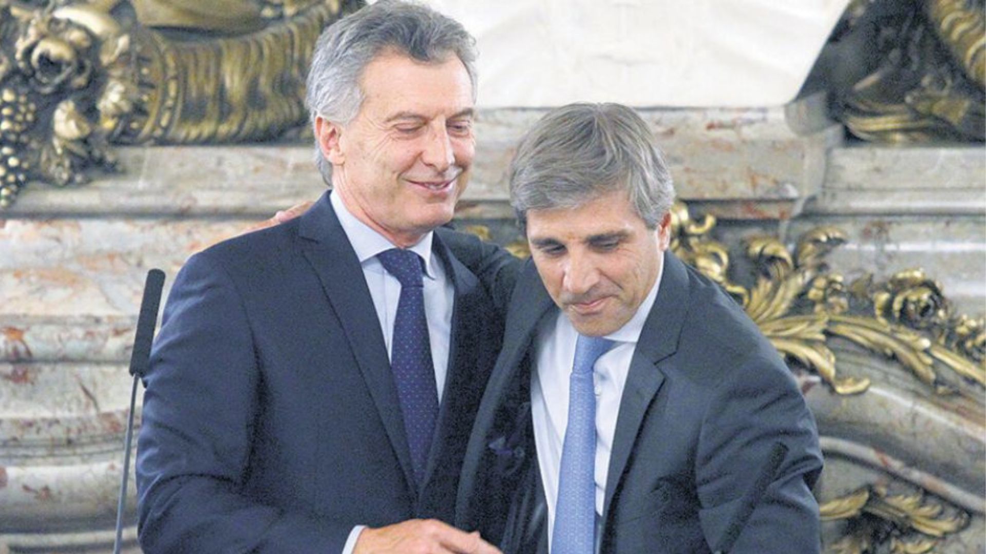 Es ex alumno del Colegio Cardenal Newman, compartido con figuras prominentes como Mauricio Macri y Luis 