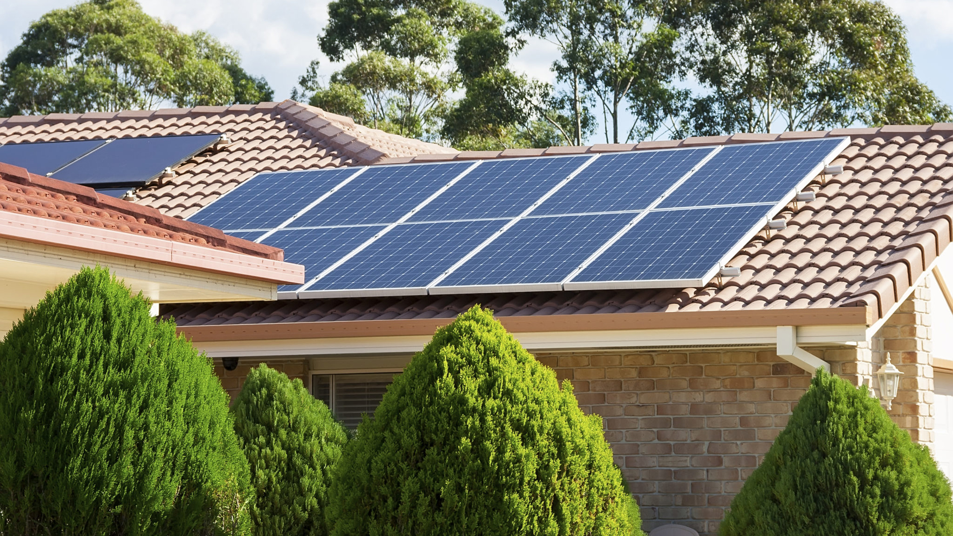 Los paneles solares son más costosos, pero tienen una durabilidad de varias décadas