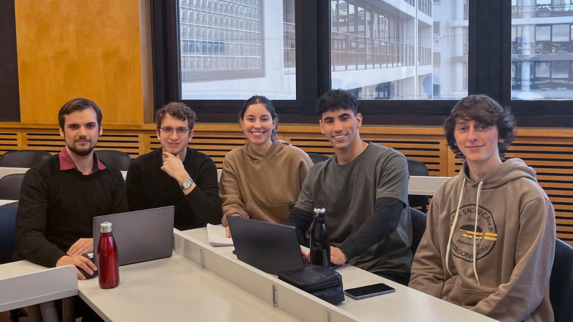 Los fundadores de Loybox, en una de las primeras reuniones de trabajo