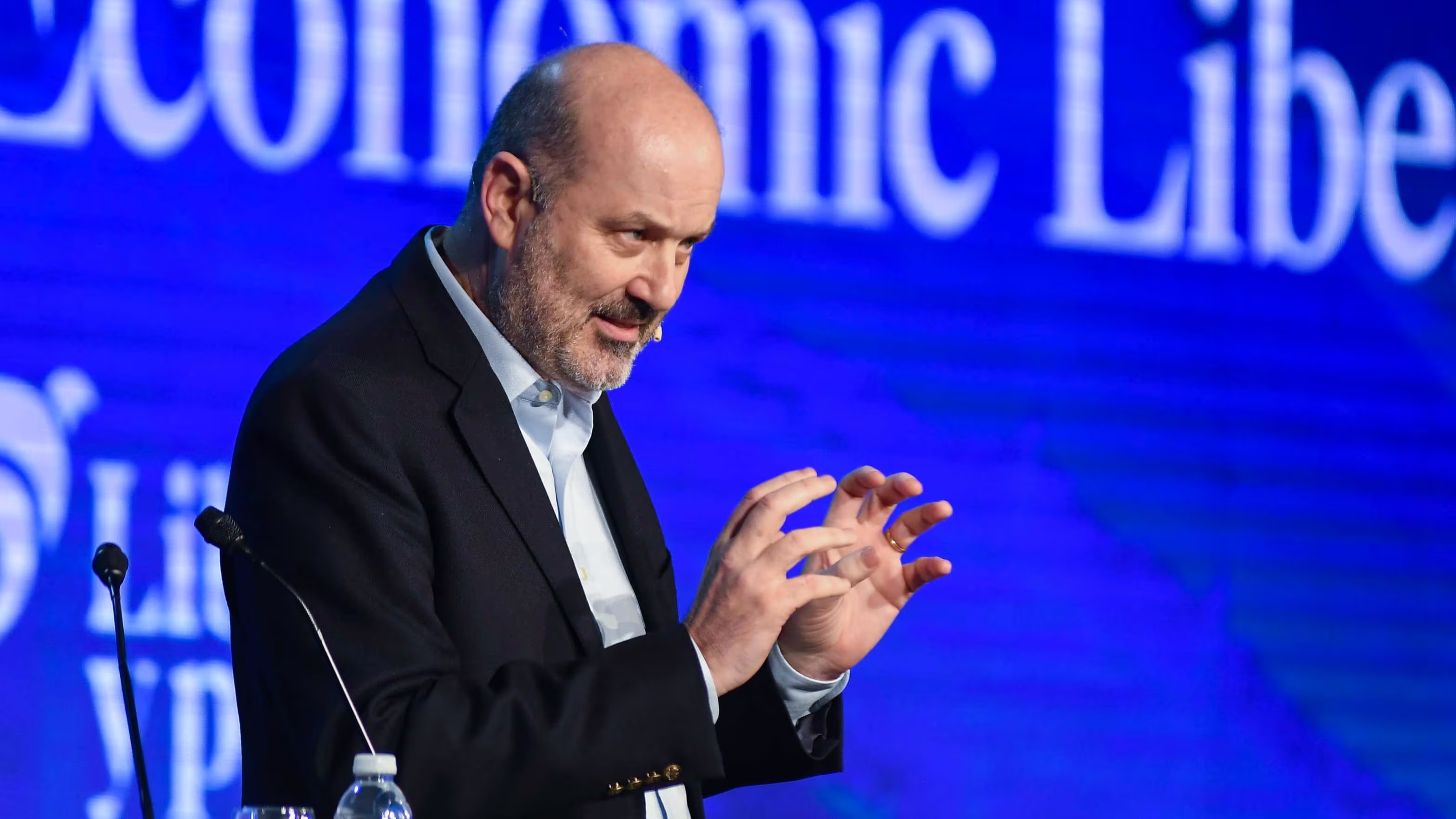 Federico Sturzenegger celebró la reglamentación de la primera parte de la ley