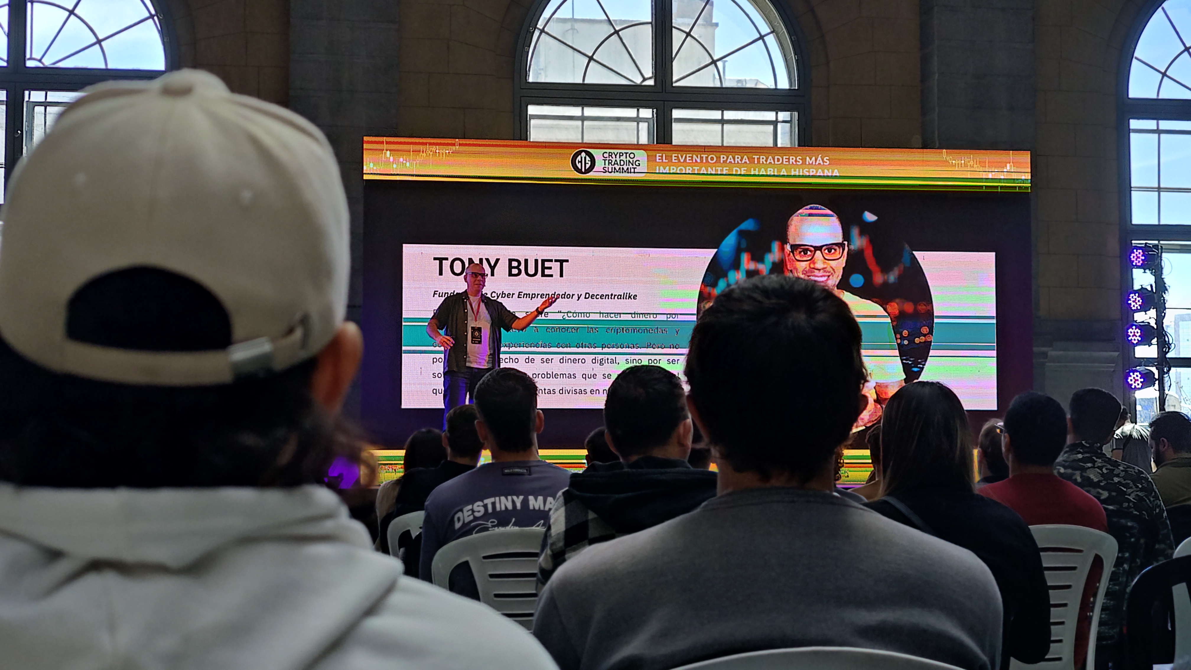 Antonio Buet durante su exposición en la Crypto Trading Summit 2024