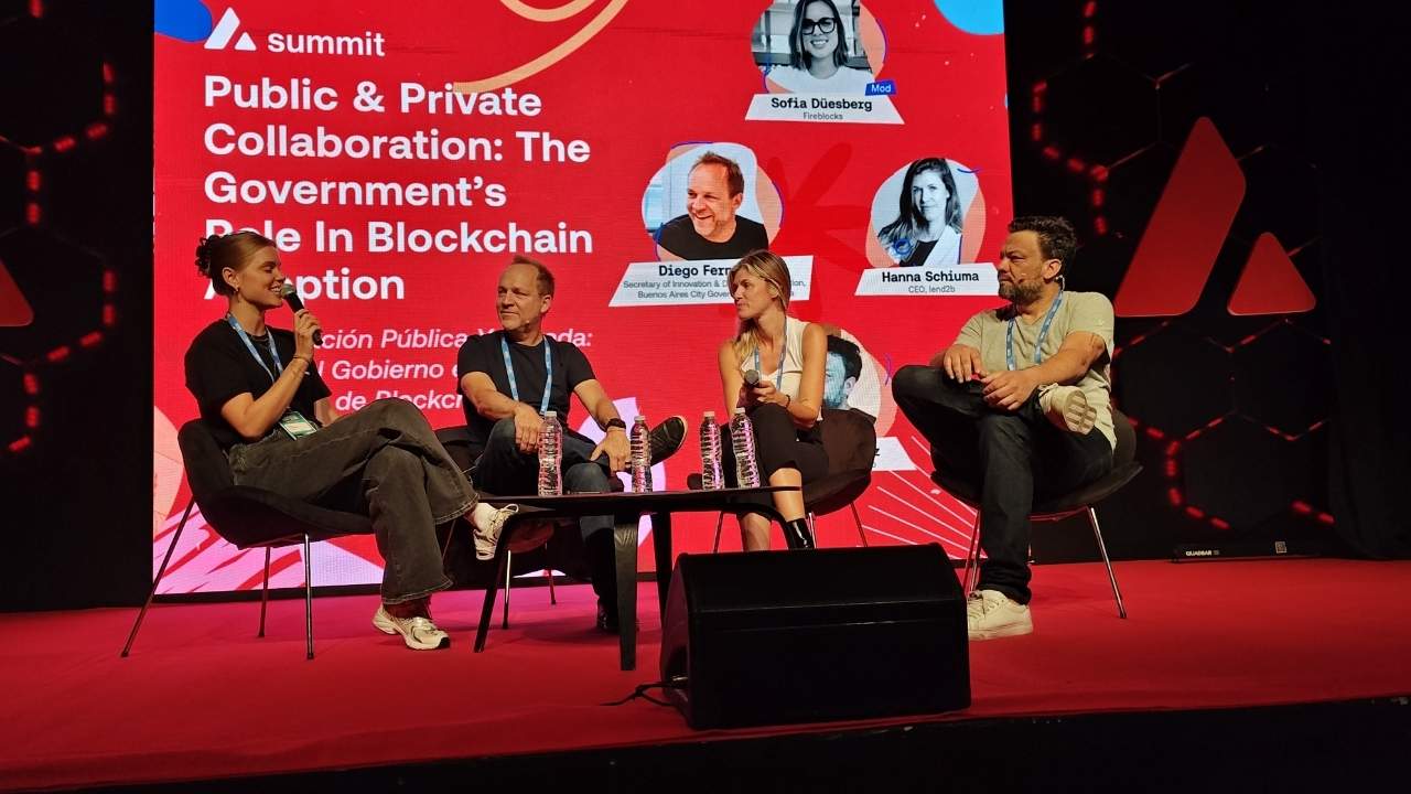 Diego Fernández, Hanna Schiuma, Sofía Duesberg y Emiliano Velázquez en el panel sobre 