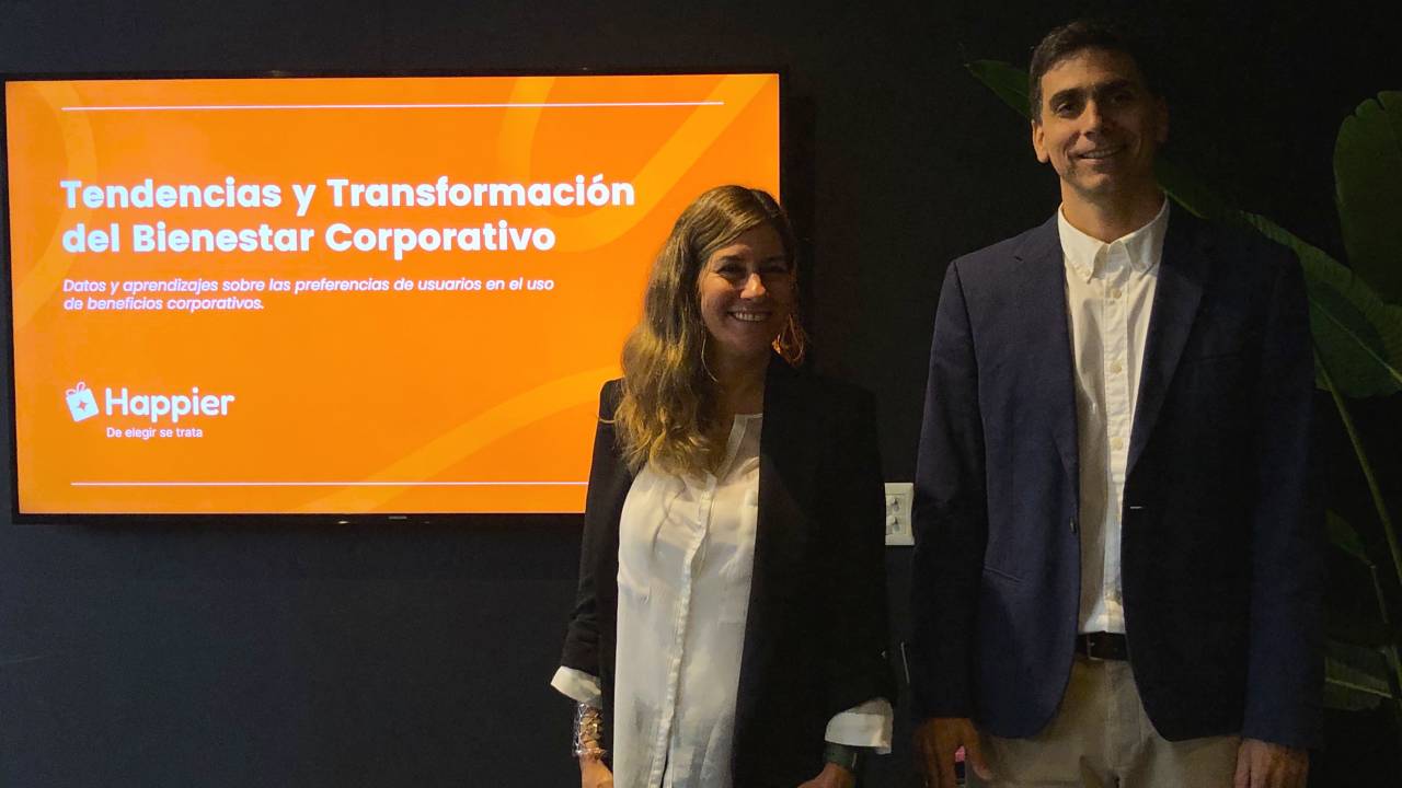 Mercedes sadas, directora de cuentas de Fanbag y Ricardo Sarni, CEO de Happier