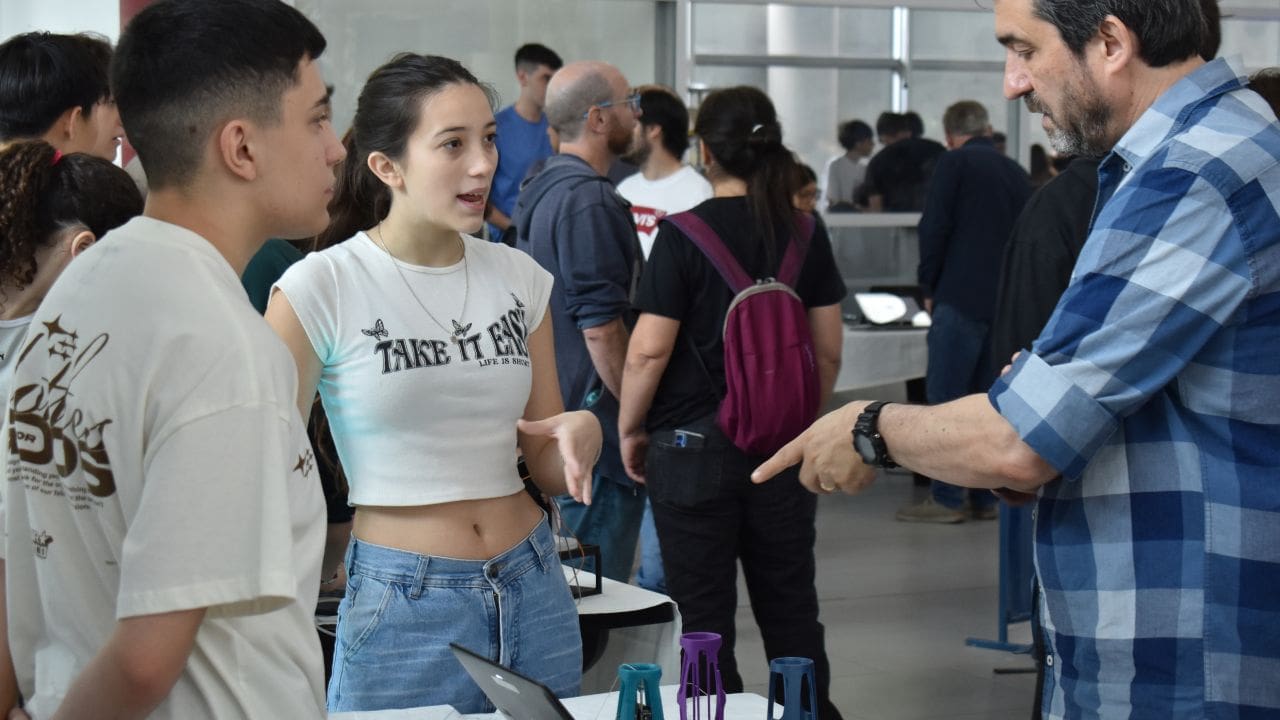 Ella es Mia, integrante de Trak or Rack