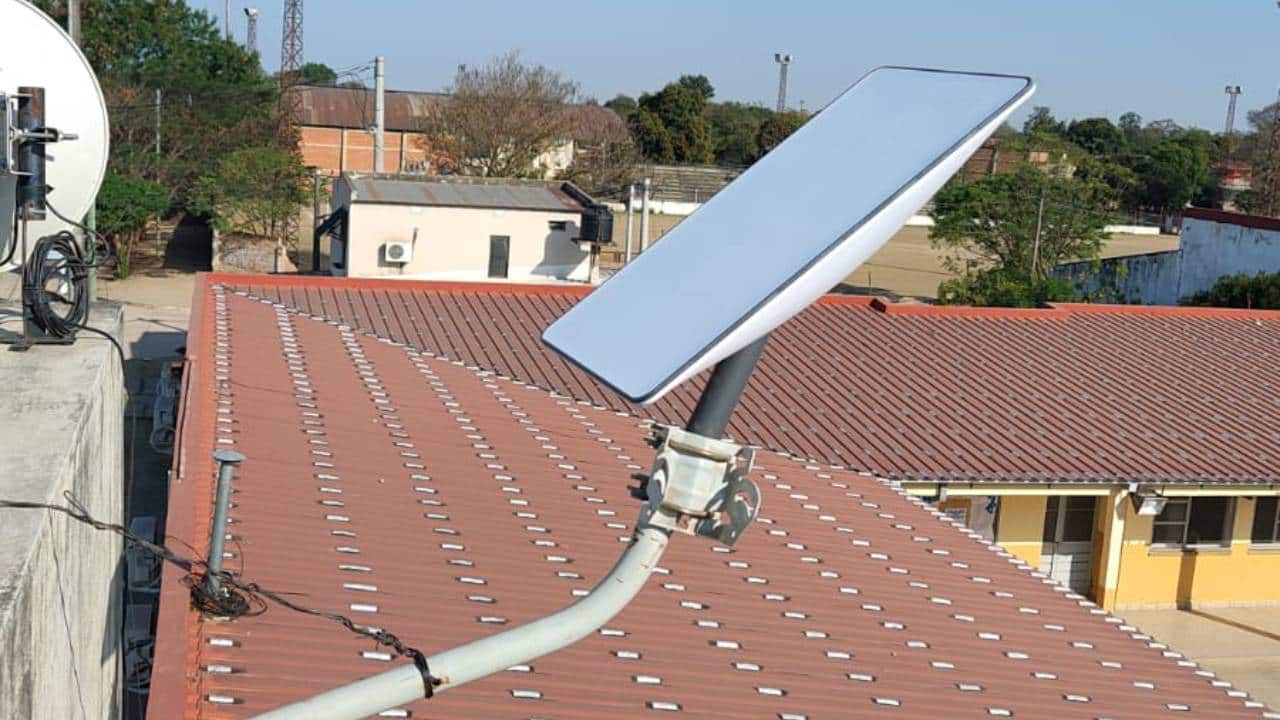 Enseña por Argentina ya instaló paneles de internet satelital en 14 escuelas rurales del país