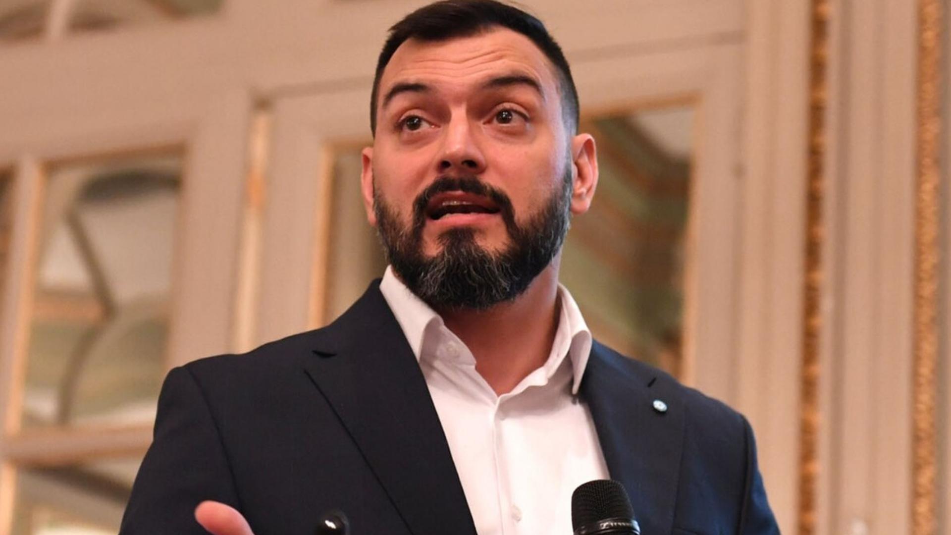 Emiliano Álvarez Agis, exviceministro de Economía, propuesto un impuesto a la extracción de efectivo