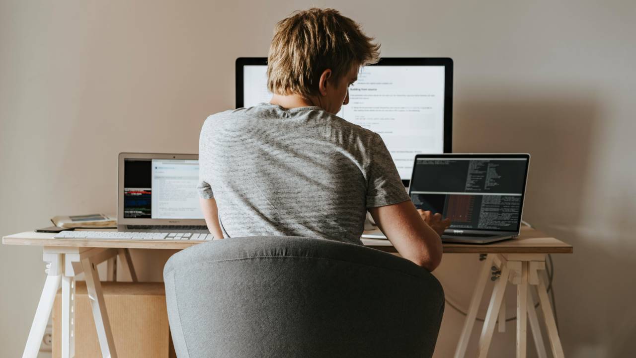 Existen múltiples propuestas de cursos de inteligencia artificial para estudiar gratis en Argentina