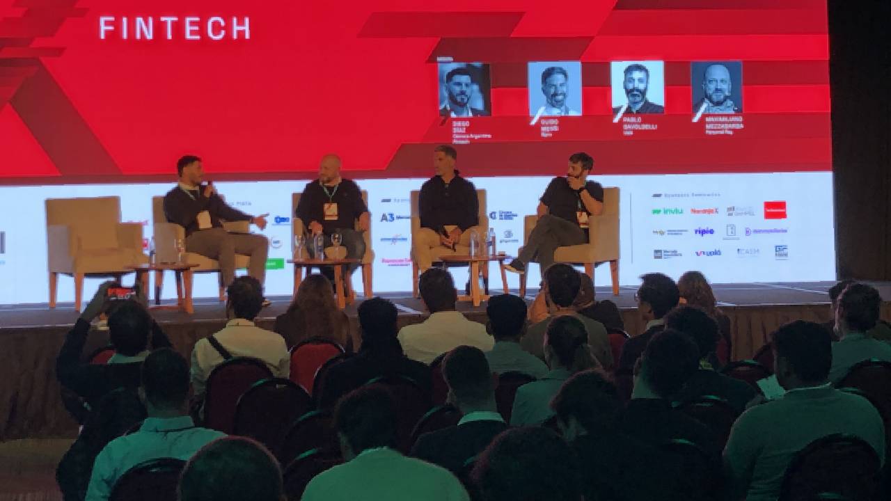 Referentes del rubro fintech debatieron el marco regulatorio en Argentina durante la Expo EFI 2025