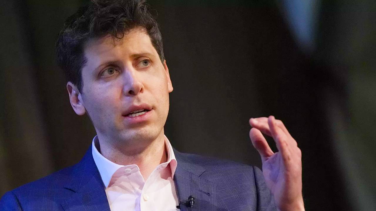 OpenAI busca lanzar un laboratorio de neurotecnología para competir con Neuralink, de Elon Musk