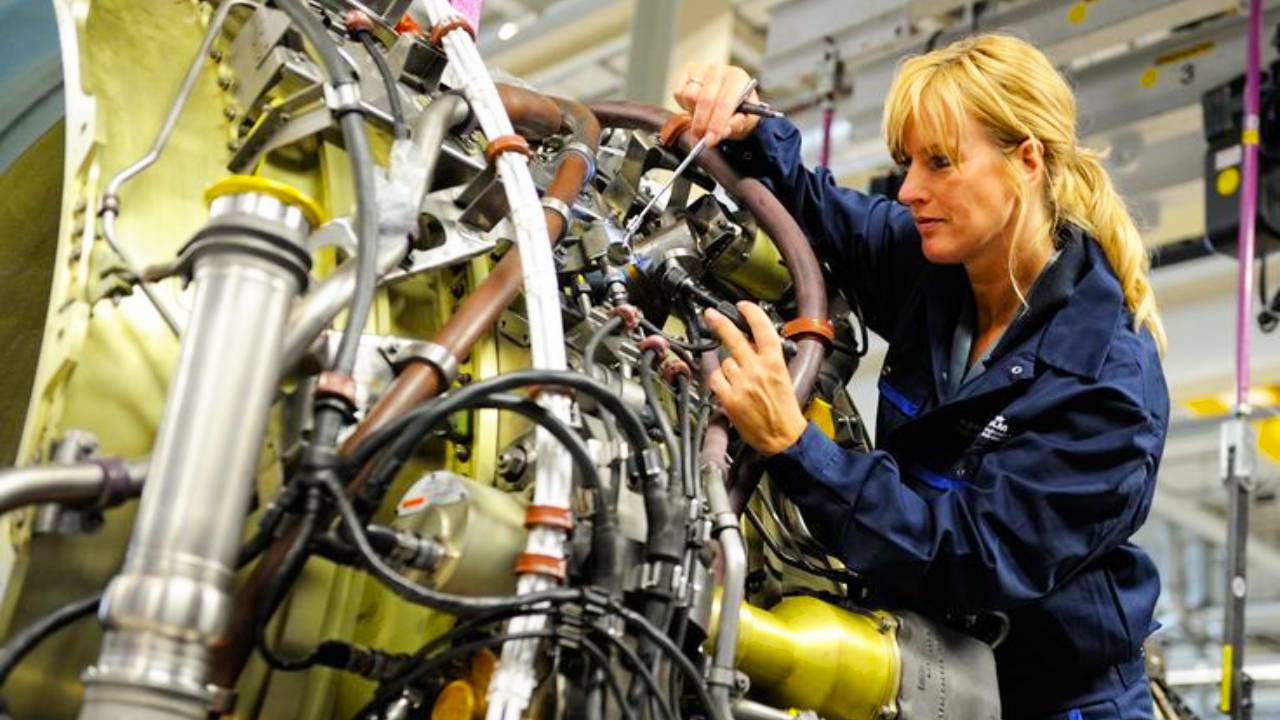 Varias universidades e institutos brindan la carrera de Ingeniería Aeroespacial en el país