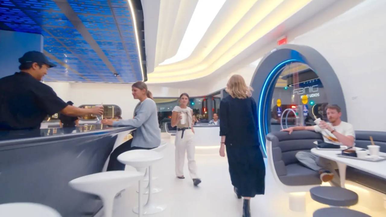 Tesla Diner & Drive-In, el nuevo restaurante de Tesla, inaugurado en Los Ángeles (EE.UU.)
