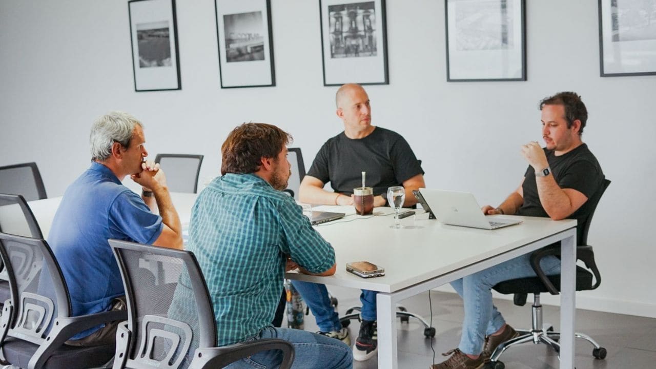 El equipo fundador de trabajo de RumIA busca revolucionar la ganadería