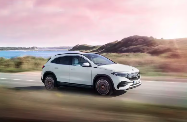Mercedes Benz presentó su primer SUV completamente eléctrica.