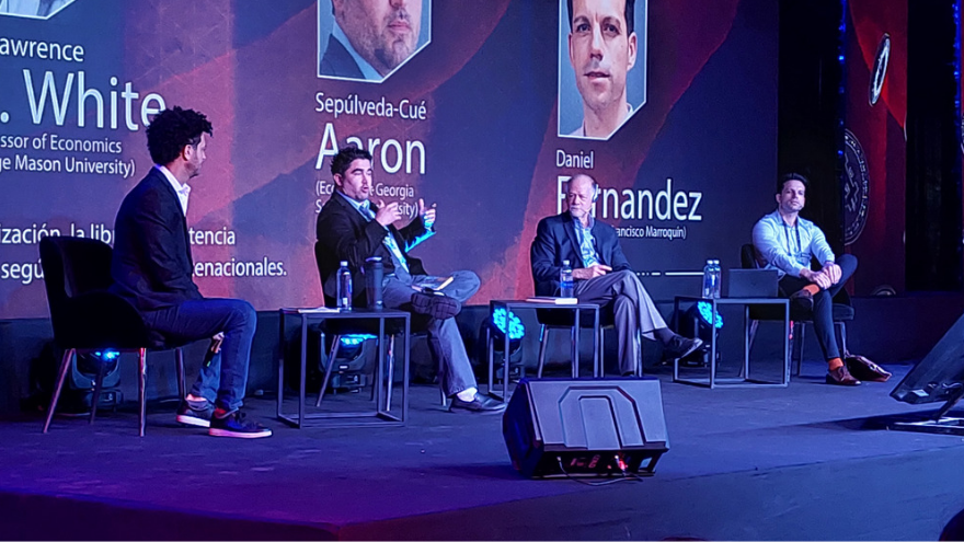 Los speakers en el panel El impacto de la dolarización, la libre competencia monetaria o las CBDC según economistas intenacionales